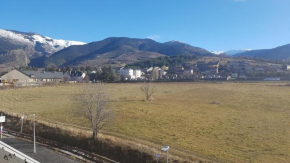 Loft mansardé du train jaune avec vue sur les montagnes Saillagouse